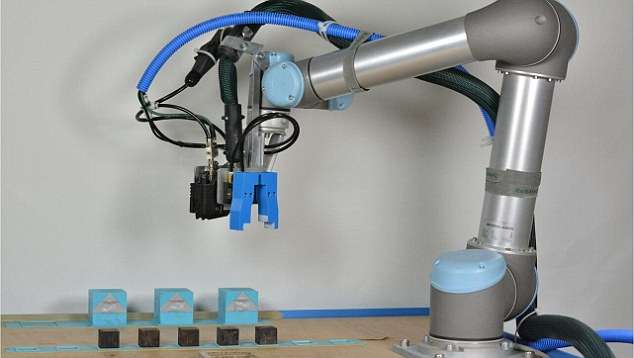 Il Robot "madre" con i suoi figli