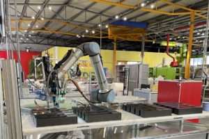 Cobot UR Alumotion in Lombardo srl incollaggio