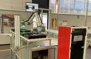 Cobot UR Alumotion in Lombardo srl incollaggio