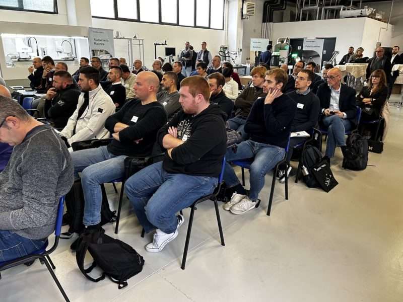 platea evento collaborate universal robots alumotion 2023