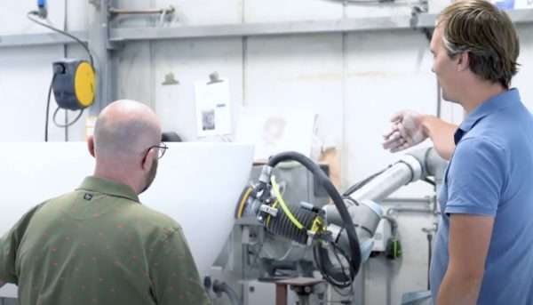 levigatura superfici curve con robot collaborativi
