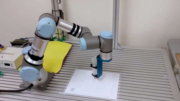 cobot Universal Robots programmato con G-Code