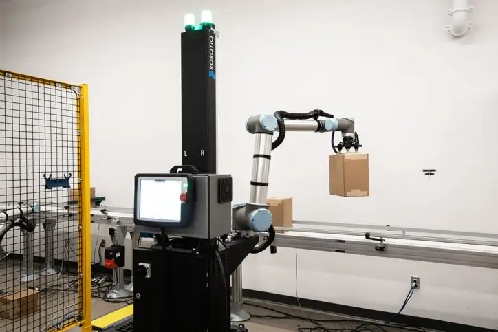 Soluzione di pallettizzazione con cobot e pinza Robotiq