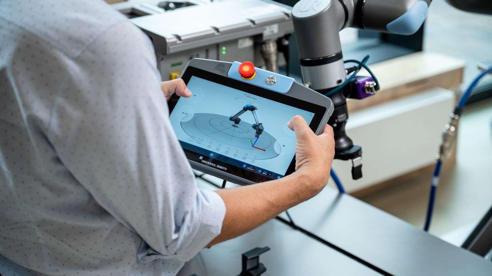 Teach pendant e software PolyScope X di Universal Robots Gen 7 con un cobot